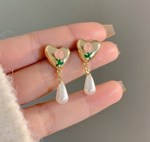 Pink Tulip Heart Earring