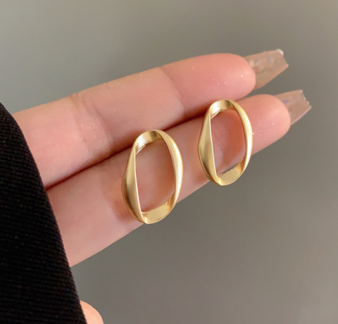 Gold Twist Hoop Earring
