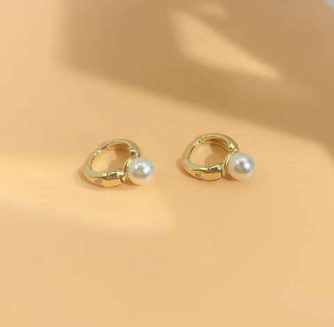 Single Pearl Hoop Earring