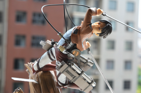 Attack on Titan Captain Levi on Stump Statue