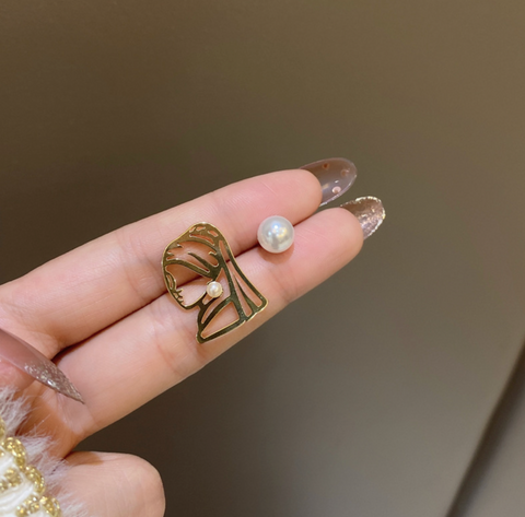 Girl with Pearl Earring Stud
