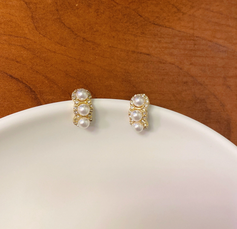 Three Pearl Oval Earring