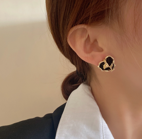 Gold Rose Black Heart Earring