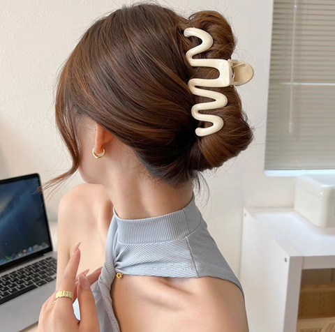 Squiggle Hair Claw Clip
