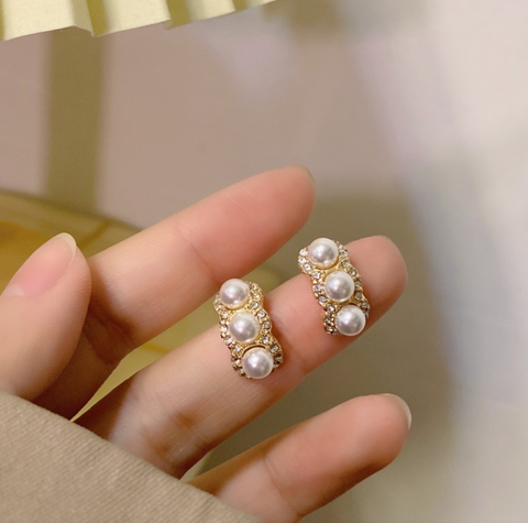 Three Pearl Oval Earring