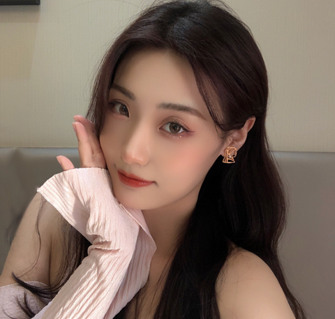 Girl with Pearl Earring Stud