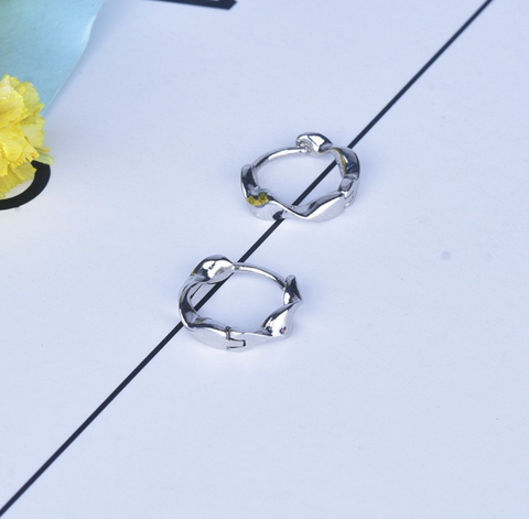Twist Circle Earring