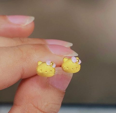 KT Gold Earring
