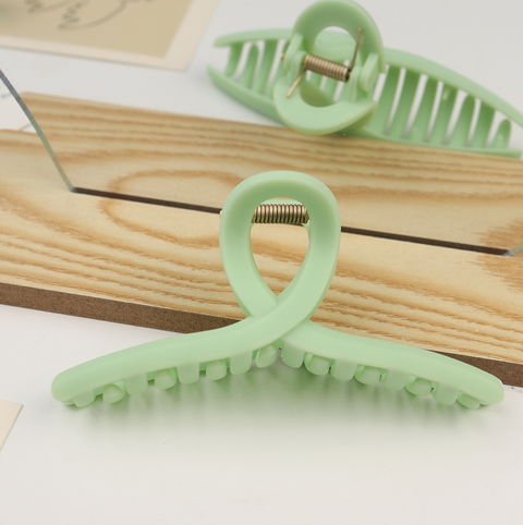 Matte Infinite Hair Claw Clip