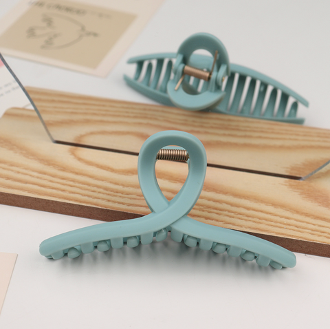 Matte Infinite Hair Claw Clip