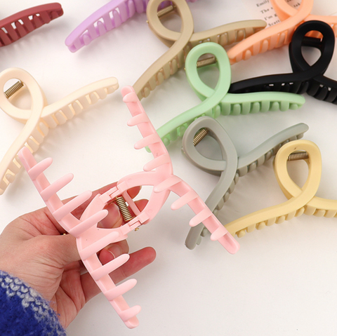 Matte Infinite Hair Claw Clip