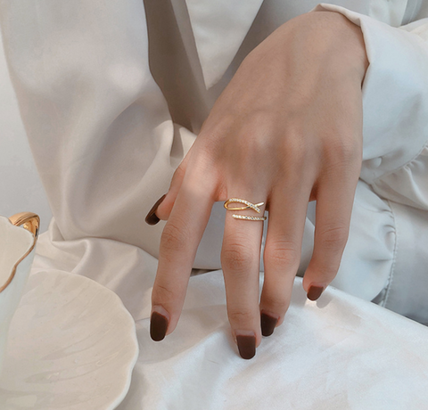 Twist Crystal Line Ring