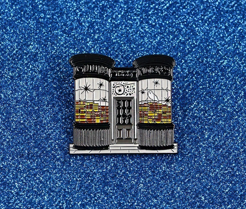 Hedwig in Bookstore Pin