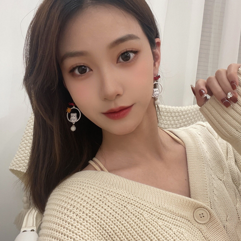 Sitting White Bear Earring