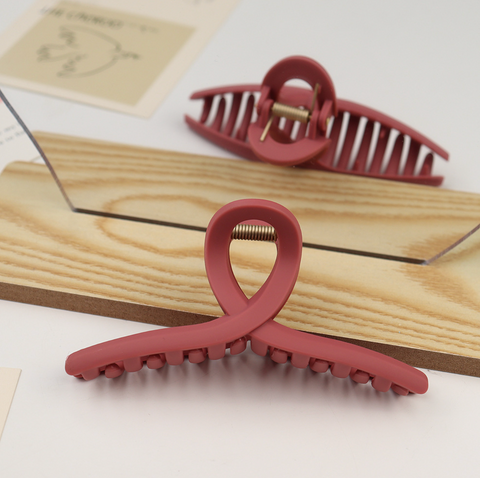 Matte Infinite Hair Claw Clip