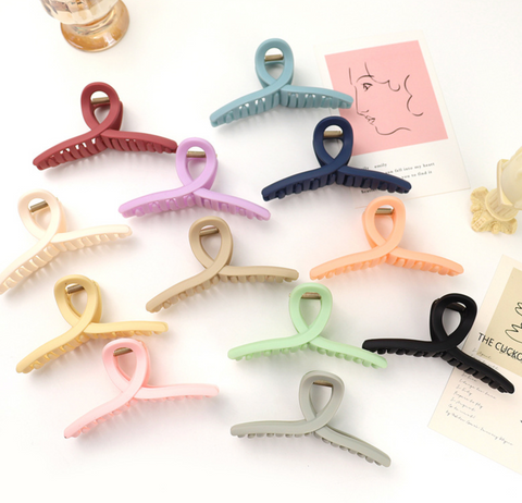 Matte Infinite Hair Claw Clip