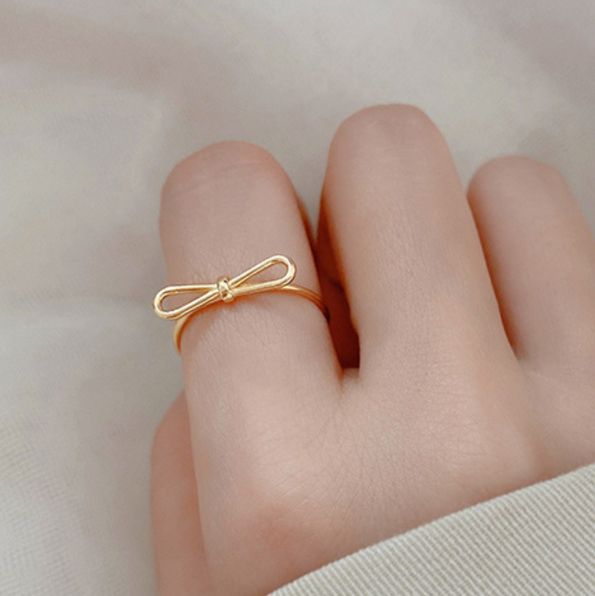 Ring with 2025 bow design