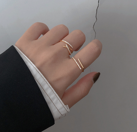 Twist Crystal Line Ring