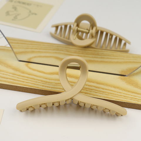 Matte Infinite Hair Claw Clip
