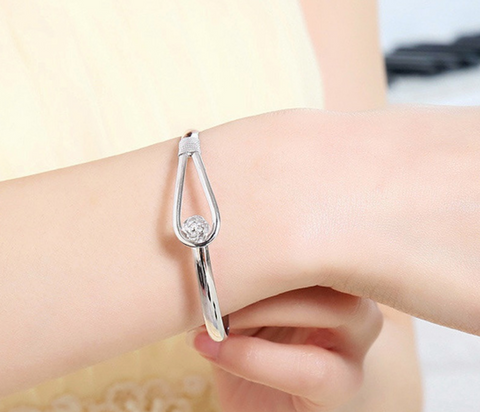 Floral Clasp Bracelet