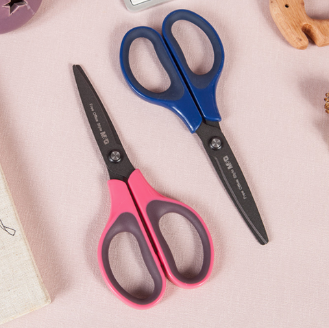 Anti-Stick Scissors