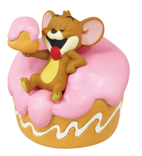 Tom and Jerry Ice Cream Statue