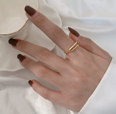 Twist Crystal Line Ring
