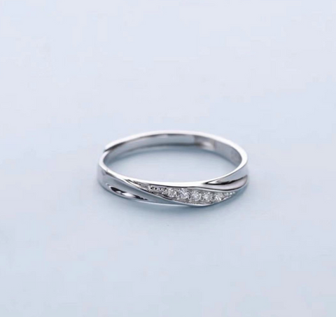 Love Twist Ring
