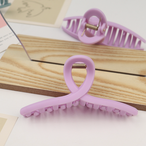 Matte Infinite Hair Claw Clip