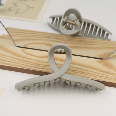 Matte Infinite Hair Claw Clip