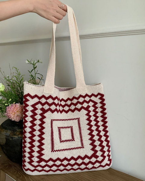 Diamond Border Knit Tote