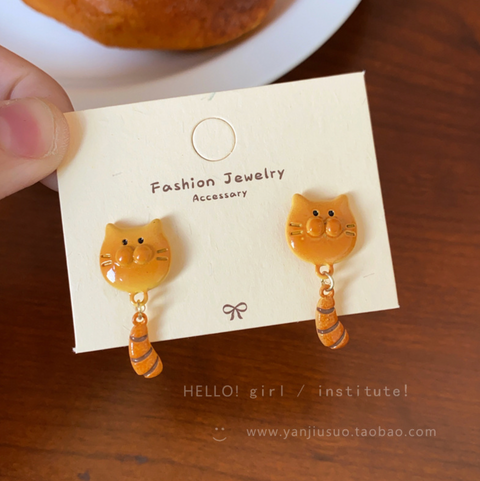 Kitty Tail Bread Earring