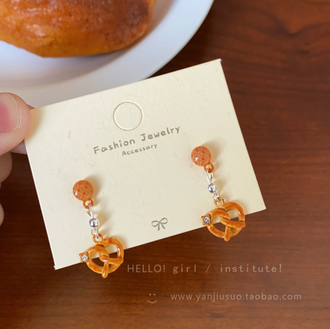 Pretzel Sparkle Earring