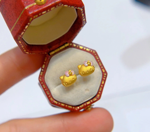 KT Gold Earring