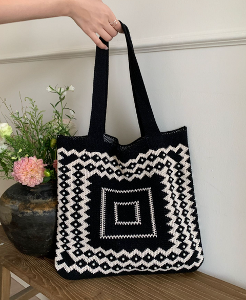 Diamond Border Knit Tote