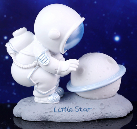 Astronaut Moon Light Statue