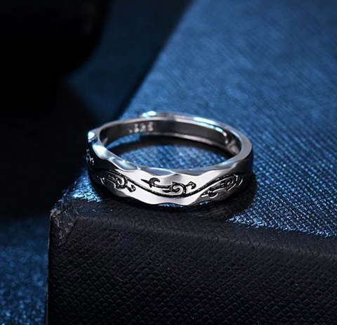 Engraved Thorn Ring