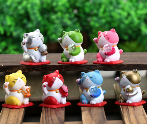 Lucky cat clearance figurine